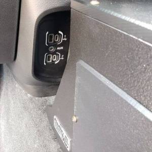 2019_Dodge_Ram_-_factory_USB_plugs_original